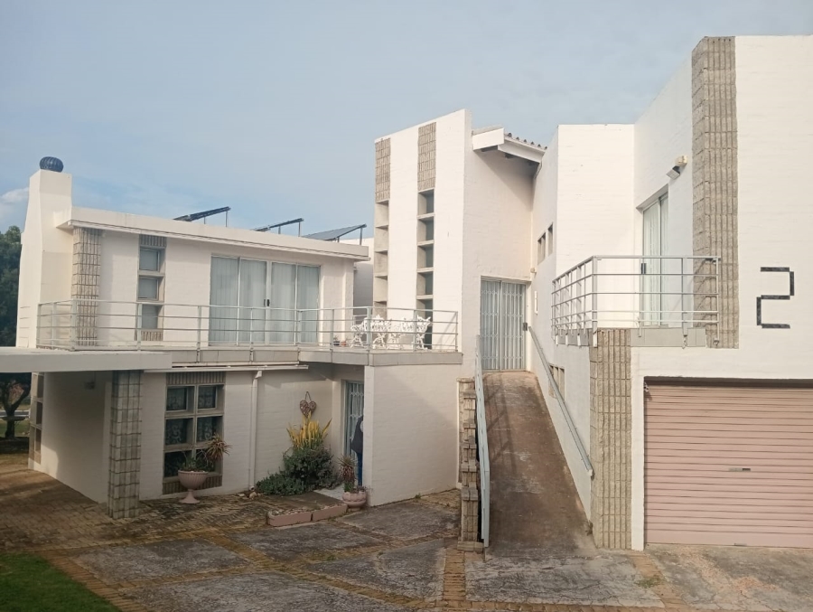 3 Bedroom Property for Sale in Wavecrest Eastern Cape